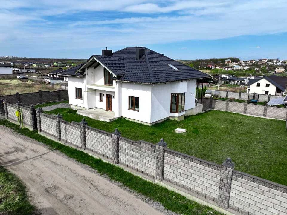 Будинок. Рівне, масив Райський сад