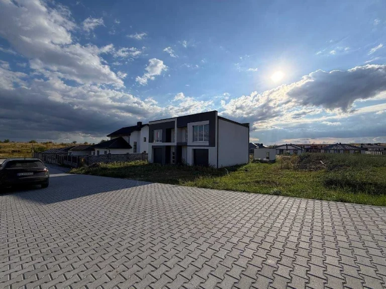 3-кімнатний котедж 110 м² з гаражем та 5 сотками у масиві Ма