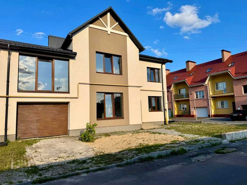 Будинок. Рівне, Степана Дем'янчука вул.