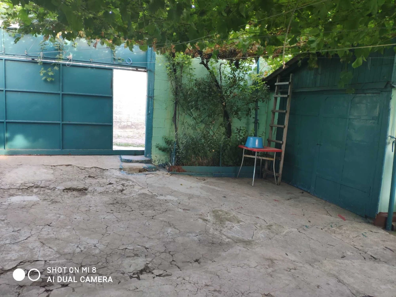 Будинок з окремою кухнею, гаражем і двором у Миколаєві