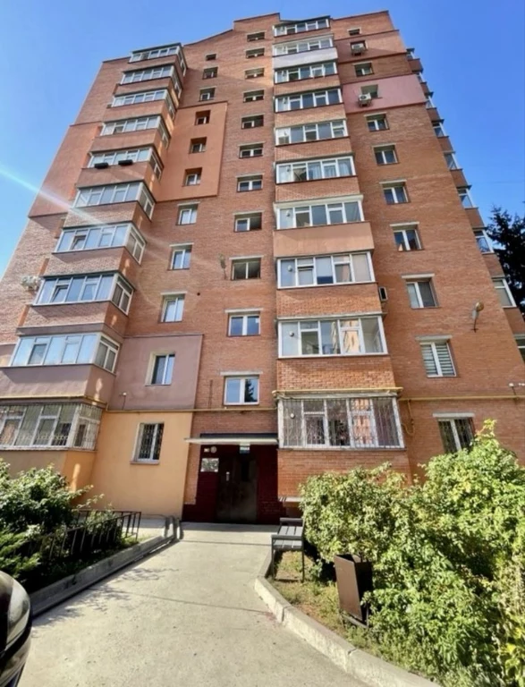 Продаж двоповерхової квартири на Кондратьєва Є-віновлення, Є
