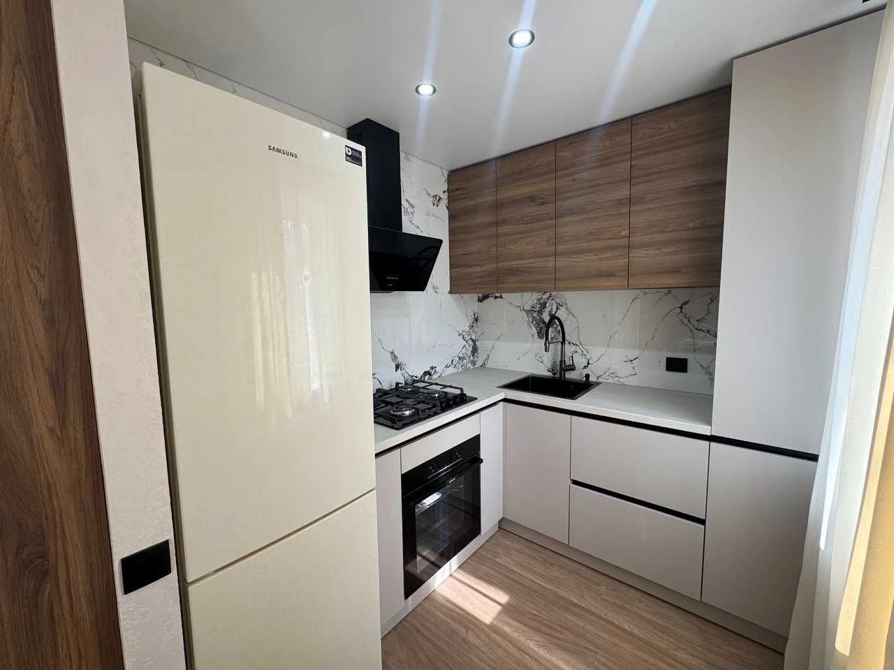 Продаю 3 комнатную квартиру в Лесках (2 КП)и1