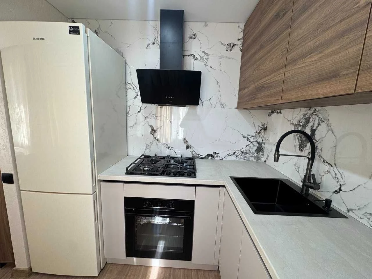 Продаю 3 комнатную квартиру в Лесках (2 КП)и1
