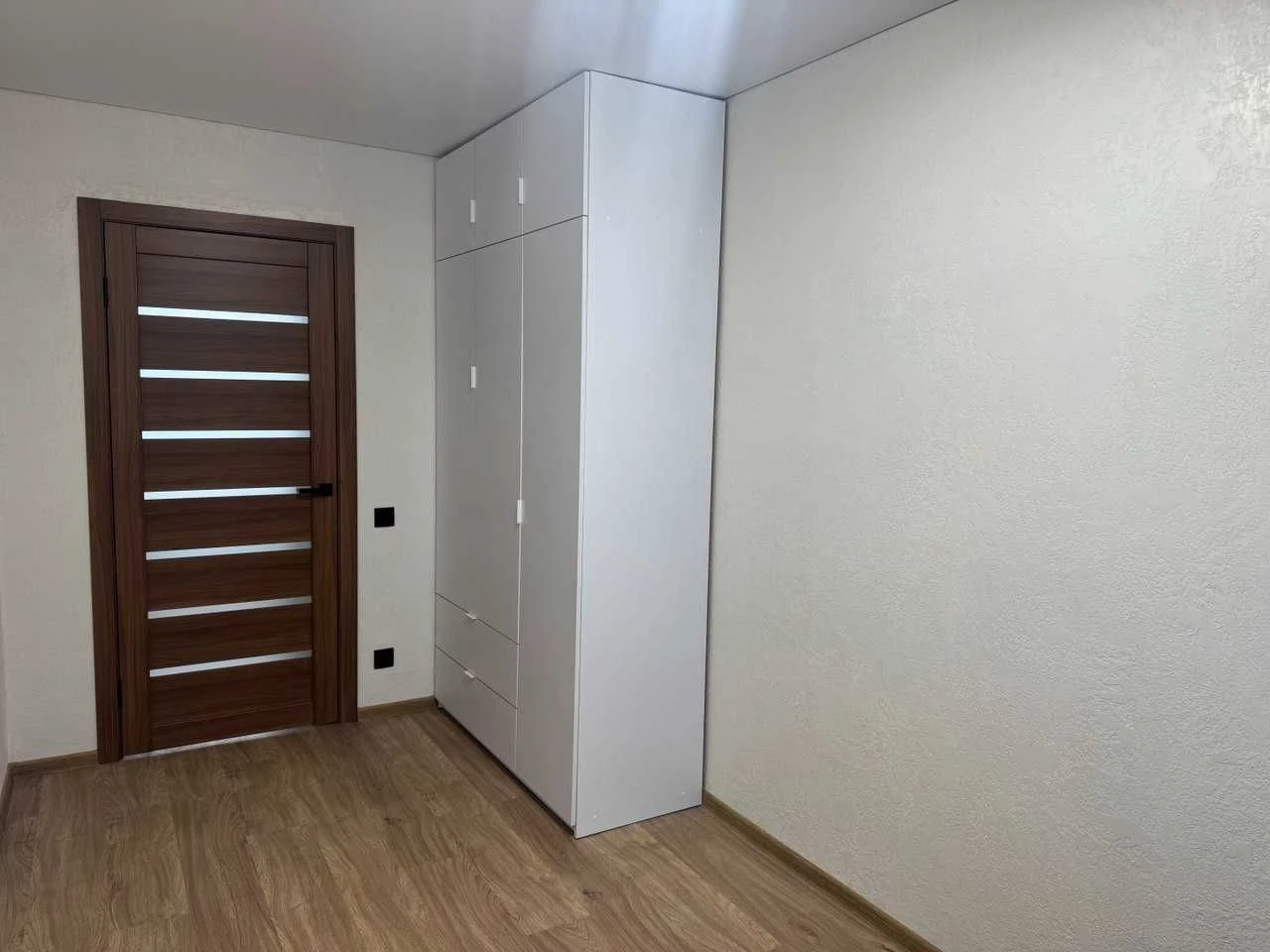 Продаю 3 комнатную квартиру в Лесках (2 КП)и1