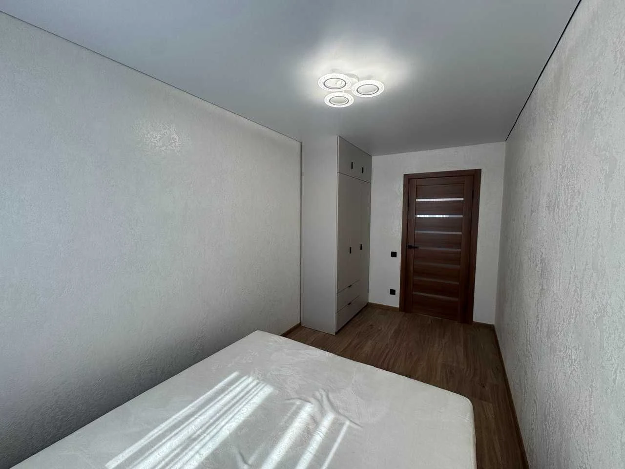 Продаю 3 комнатную квартиру в Лесках (2 КП)и1