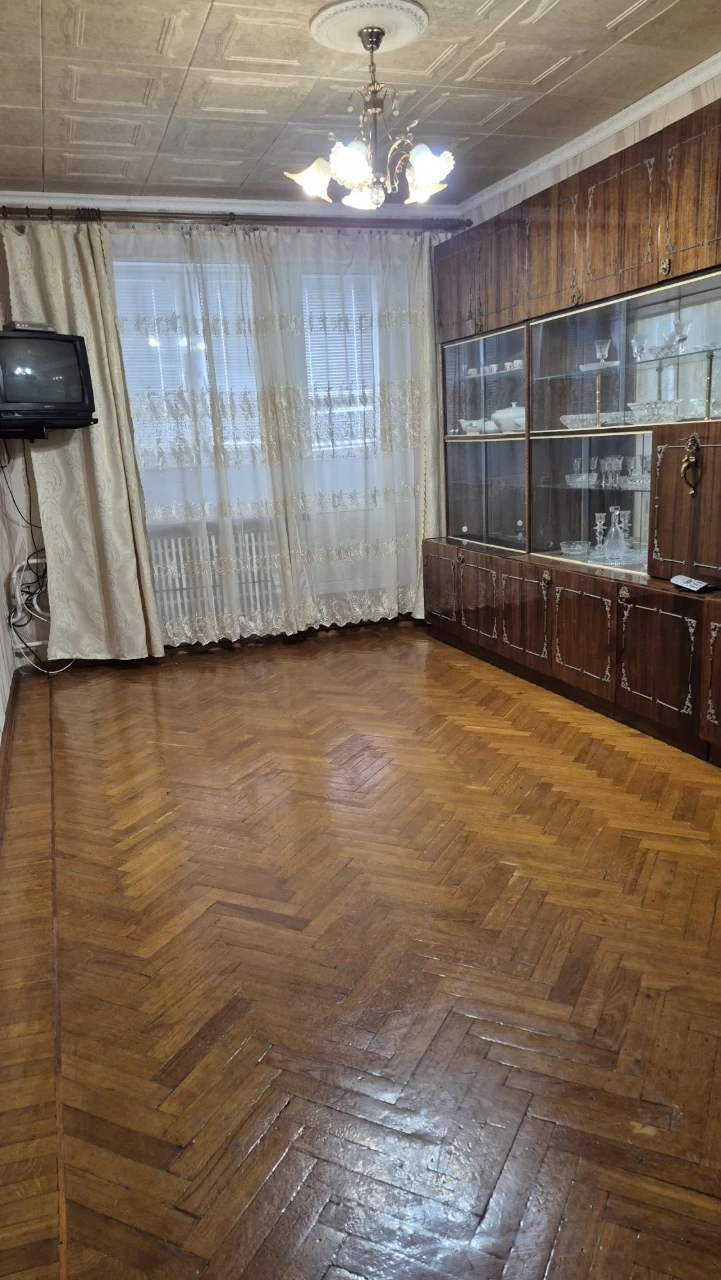 Продам 3-комнатную квартиру рядом с метро Студенческая