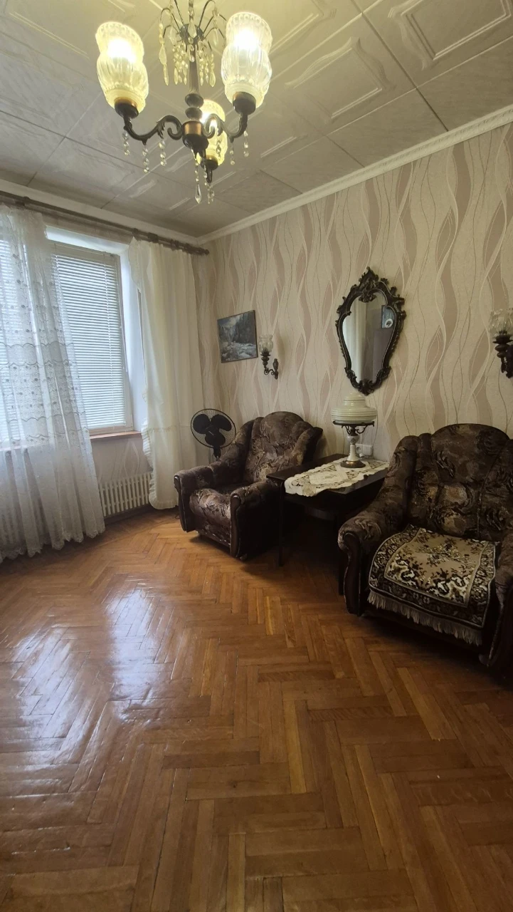 Продам 3-комнатную квартиру рядом с метро Студенческая
