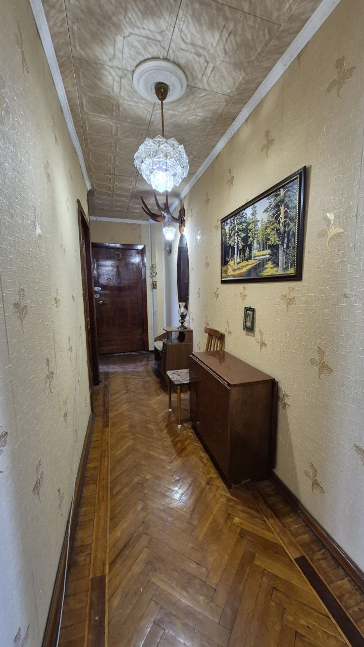 Продам 3-комнатную квартиру рядом с метро Студенческая