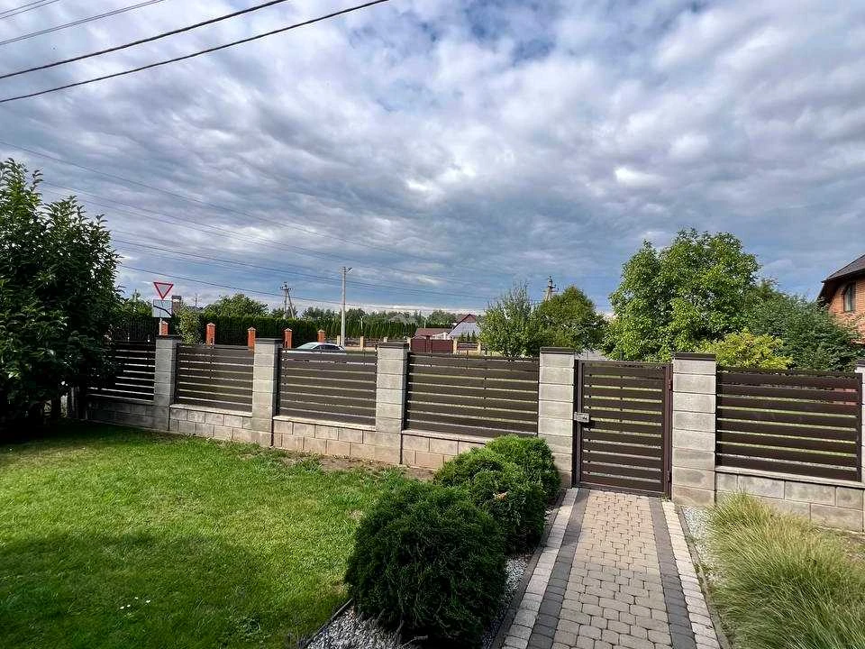 Будинок. Луцьк, Старицького вул.