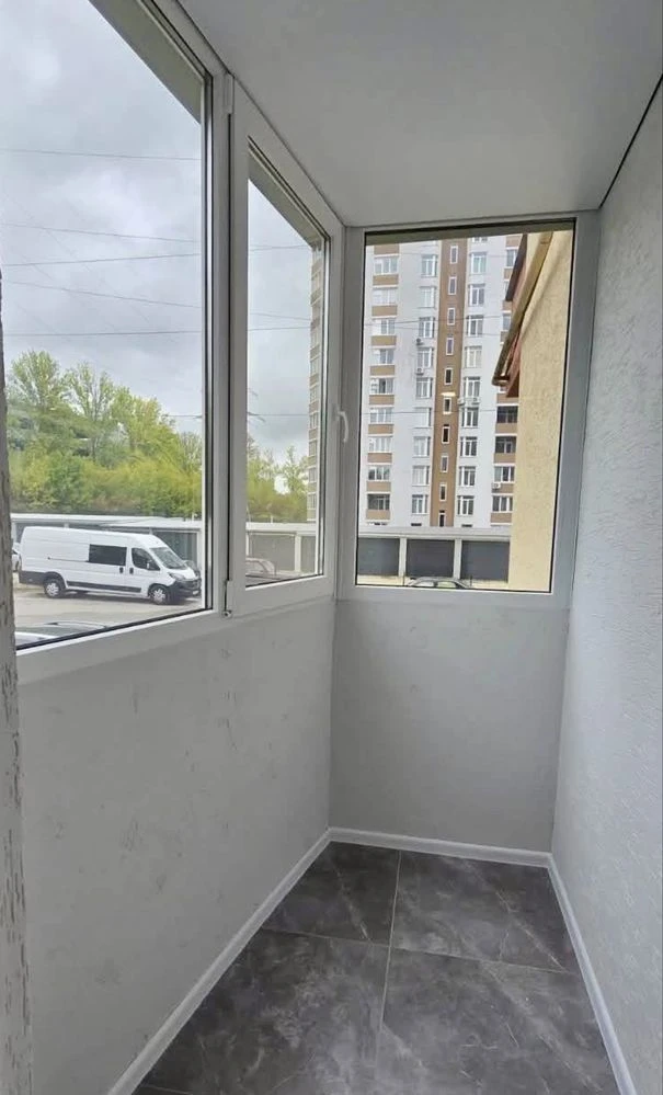 Продаж квартири вул. Злуки