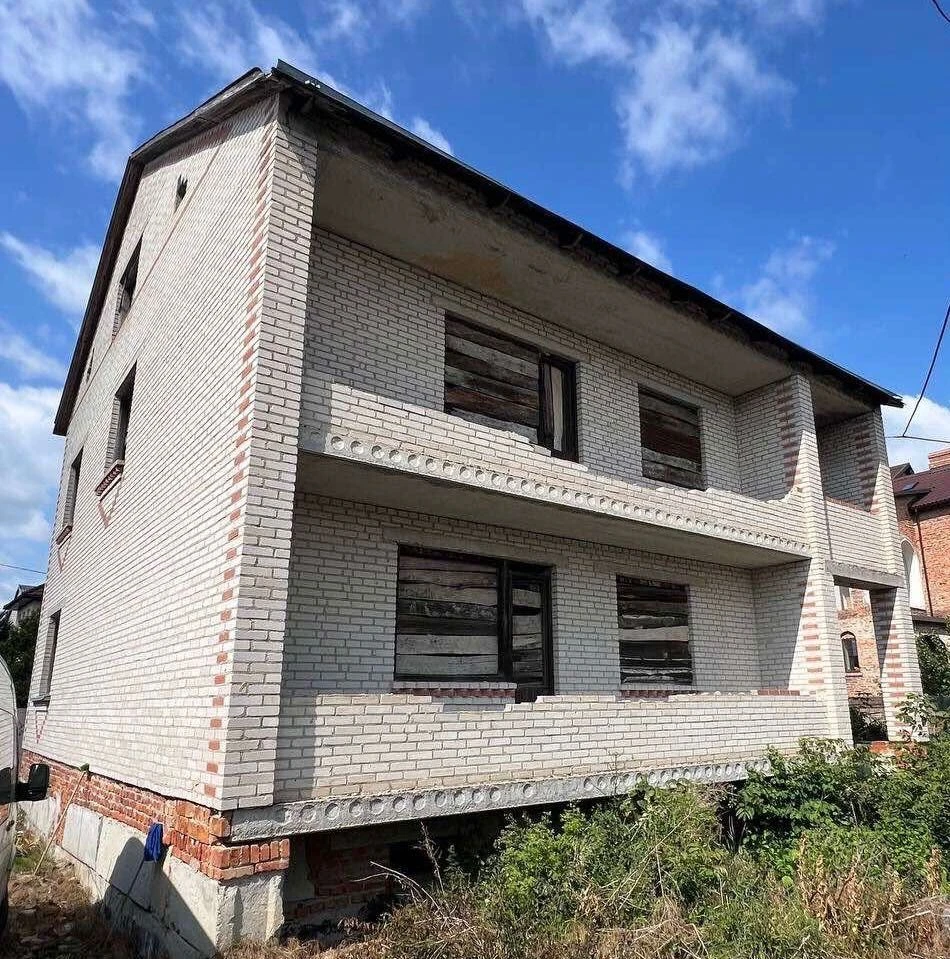 Продаж земельної  ділянки із незавершеним будівництвом