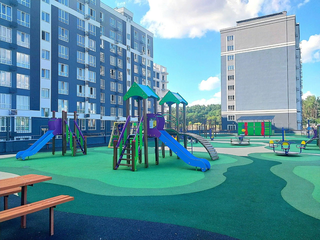 Продам видовую двухкомнатную квартиру в ЖК "Лесной"