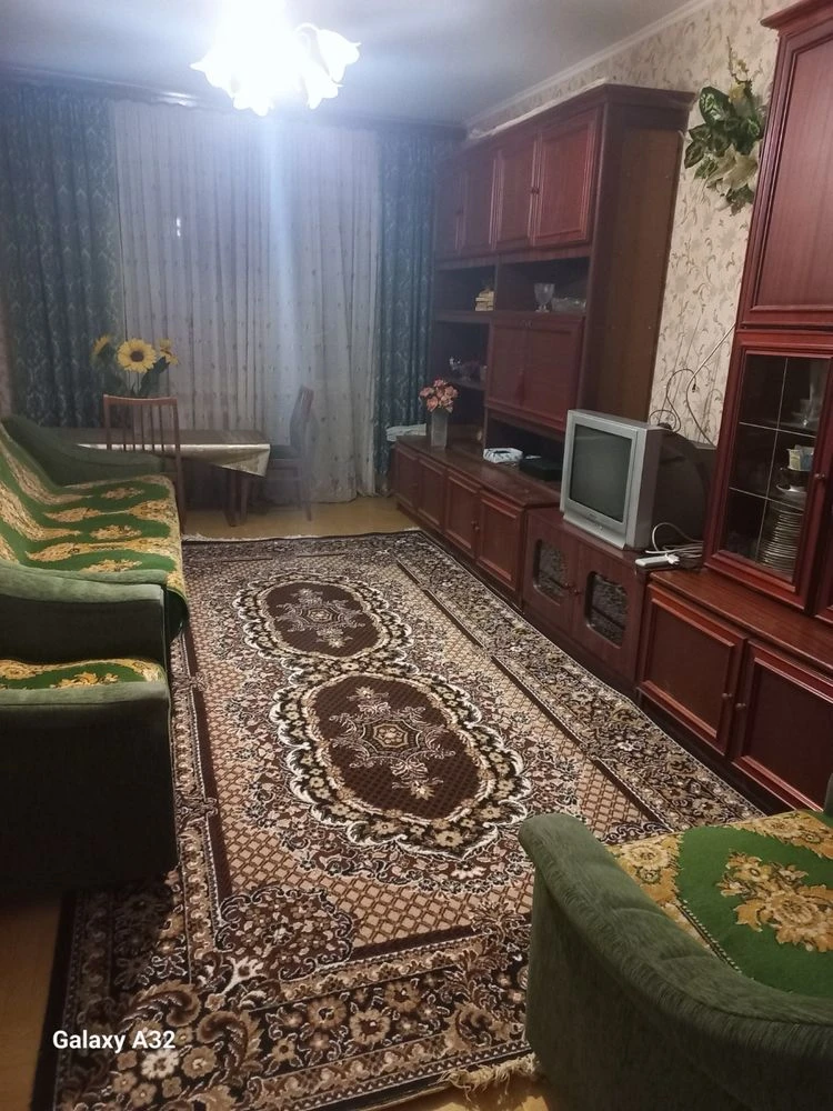 Трикімнатна квартира по Левка Лукяненка