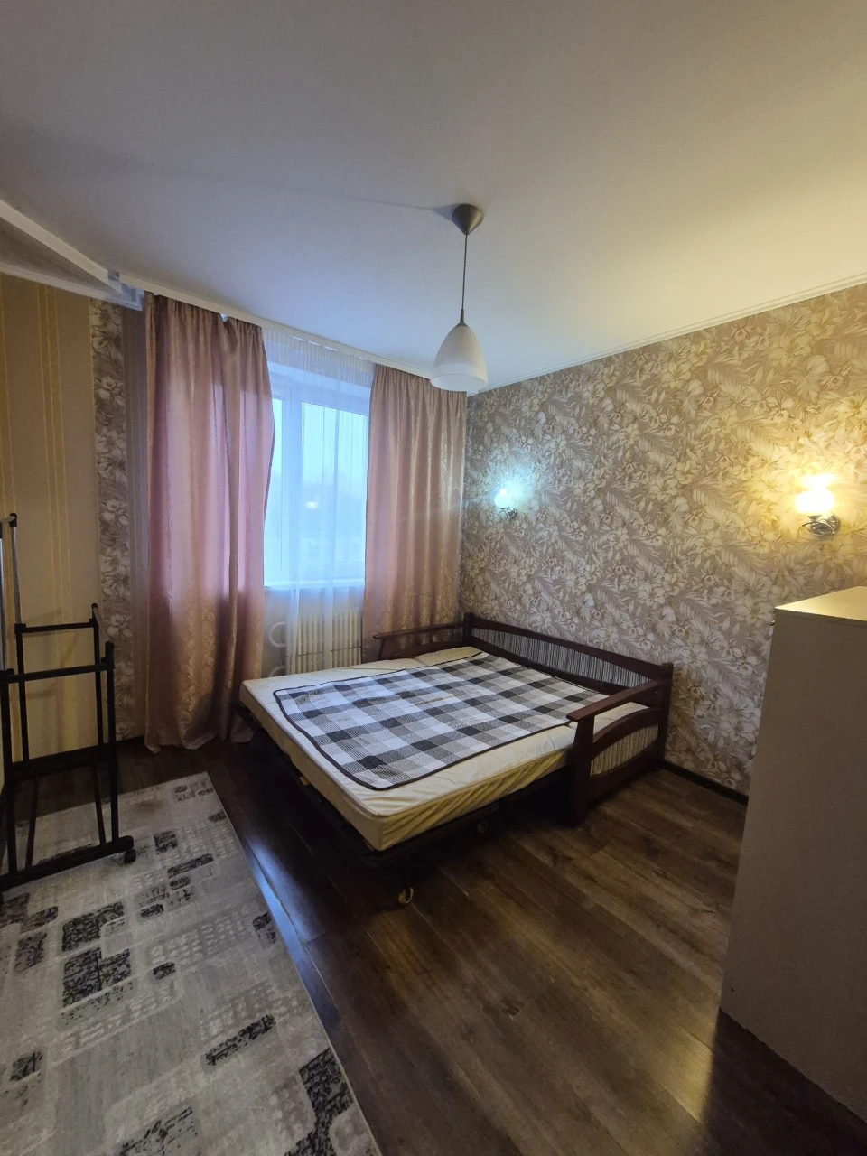 Продам 2х кімнатну квартиру вул.Леся Сердюка 40  Метро Салті