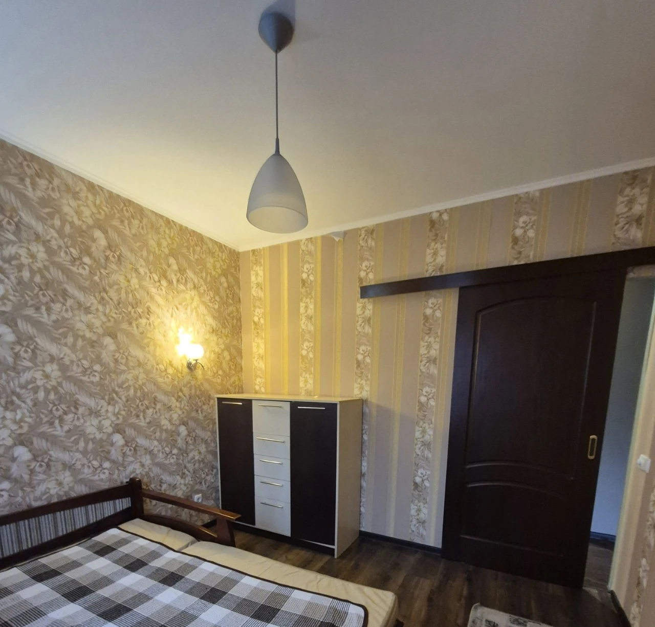 Продам 2х кімнатну квартиру вул.Леся Сердюка 40  Метро Салті
