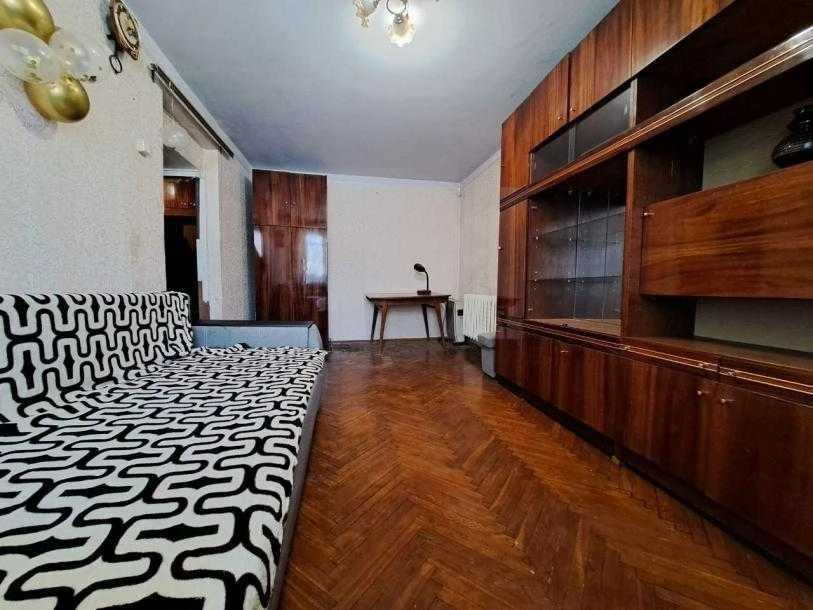 Продам 1 комн кв 3/5 32/17/6  возле рынка ХТЗ улица Косарева