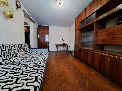 Продам 1 комн кв 3/5 32/17/6  возле рынка ХТЗ улица Косарева