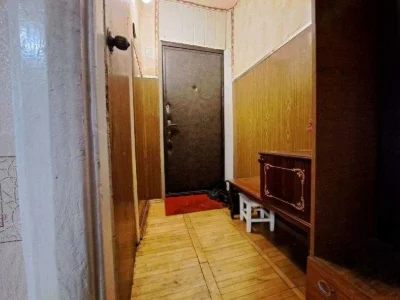 Продам 1 комн кв 3/5 32/17/6  возле рынка ХТЗ улица Косарева