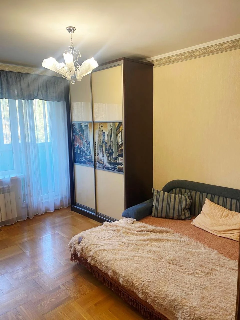 Продам 3х кімнатну квартиру вул.Ак.Павлова 311 метро Студент