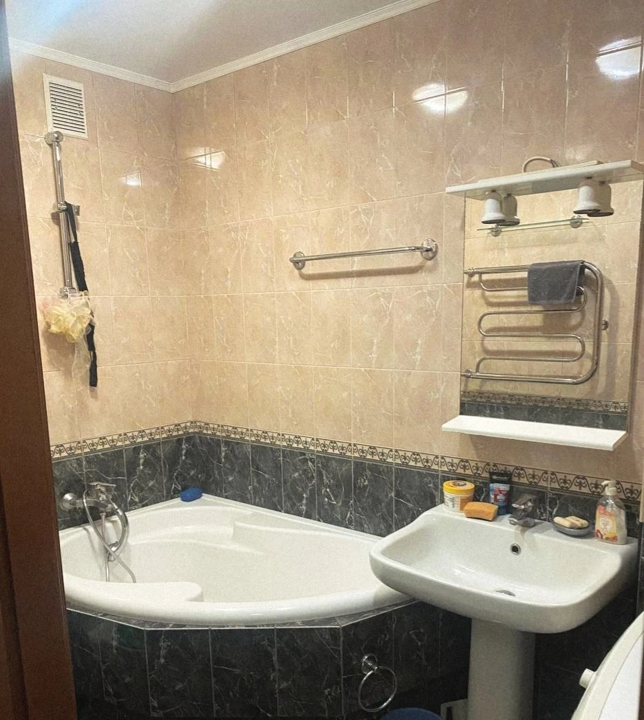 Продам 3х кімнатну квартиру вул.Ак.Павлова 311 метро Студент