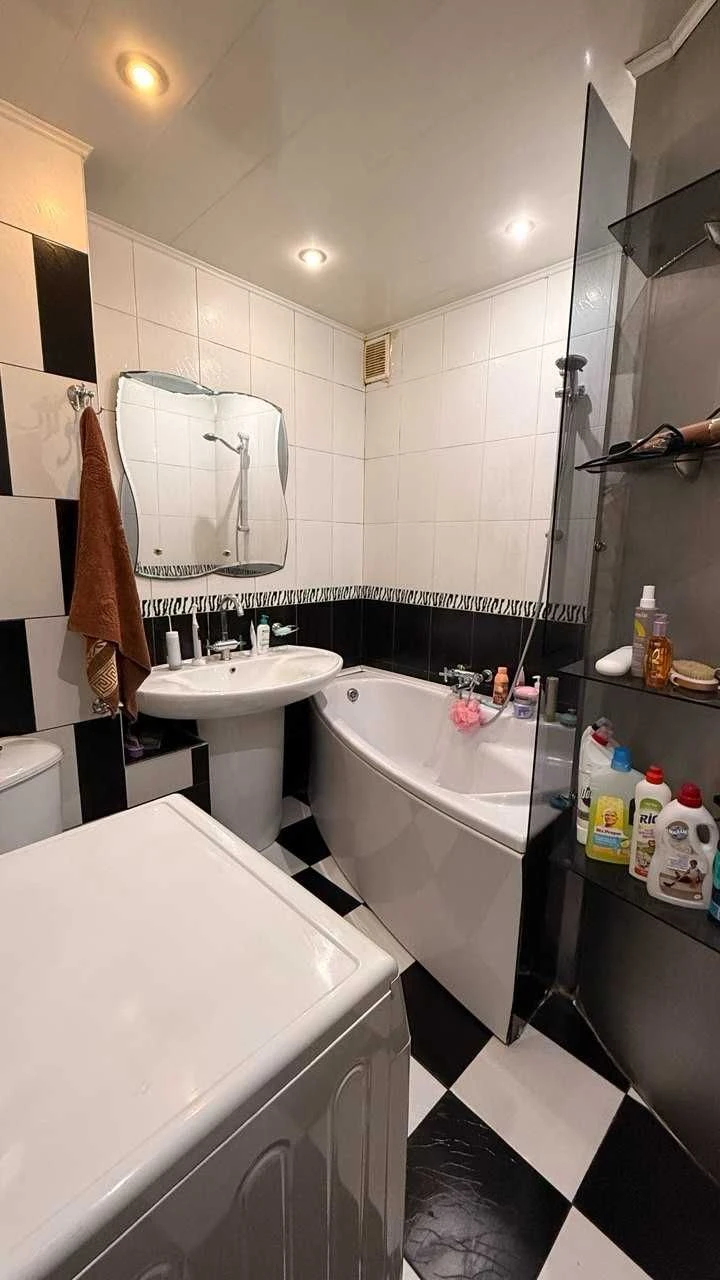 Продам 3комнатную квартиру по пр. Юбилейный с оригинальной п