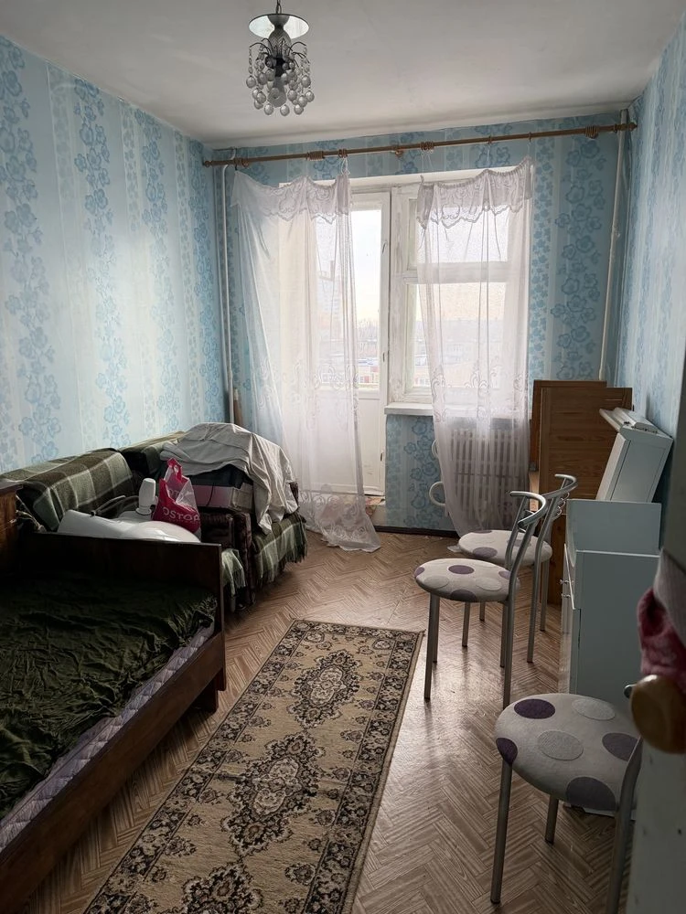 Продам 3 кімнатну  квартиру,недалеко від метро Салтівська.