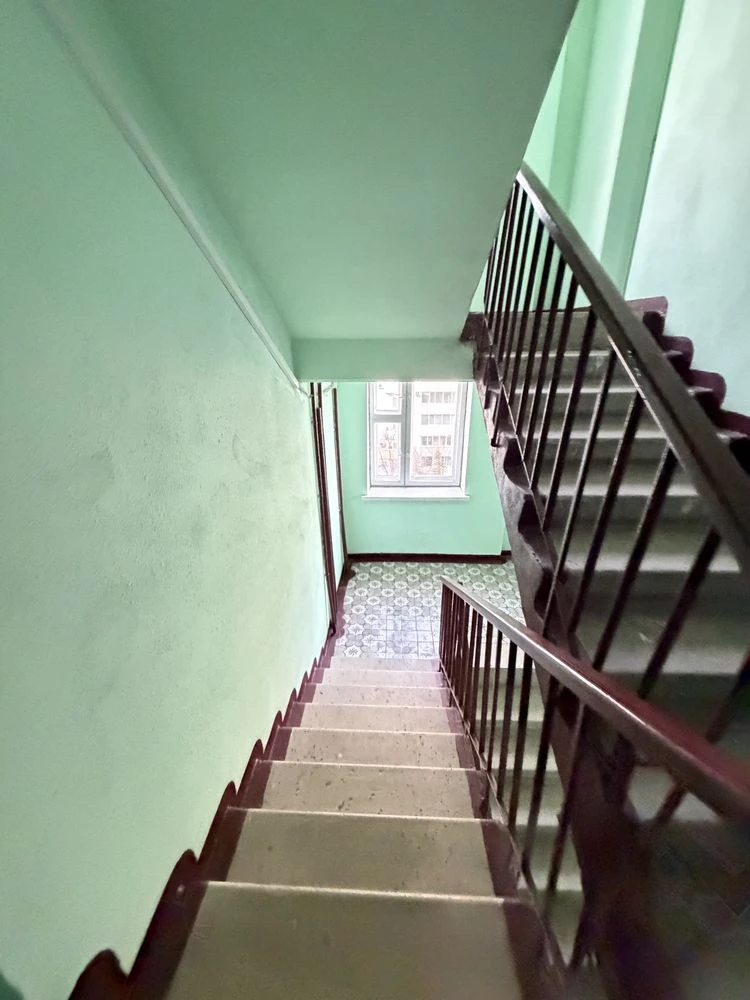 Продам 3 кімнатну  квартиру,недалеко від метро Салтівська.
