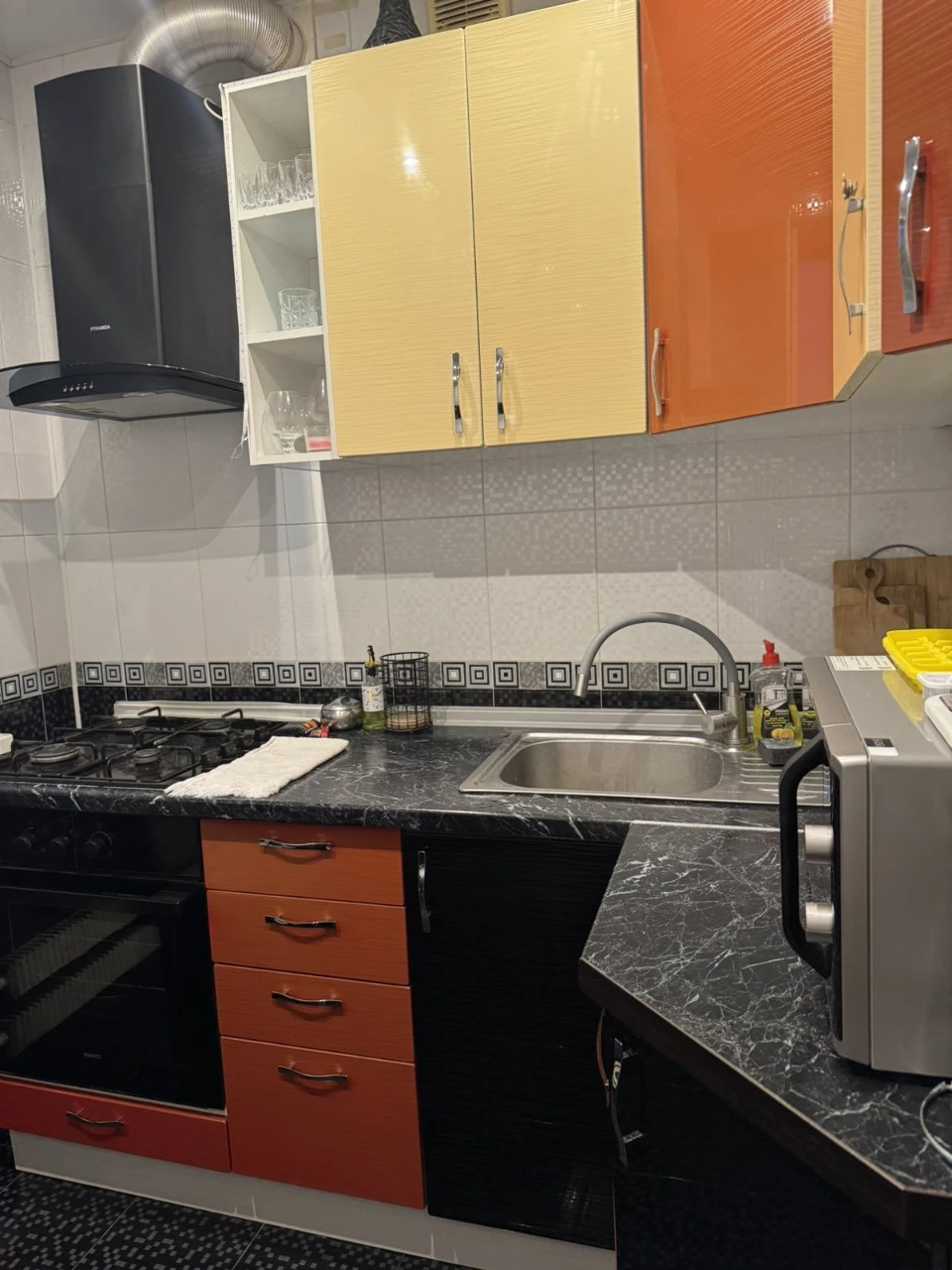 Продам 1 квартиру на Салтівці,вул.Нескорених,48 а