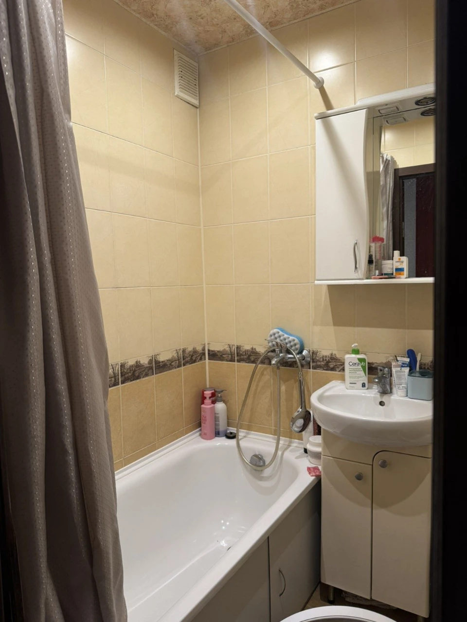 Продам 1 квартиру на Салтівці,вул.Нескорених,48 а