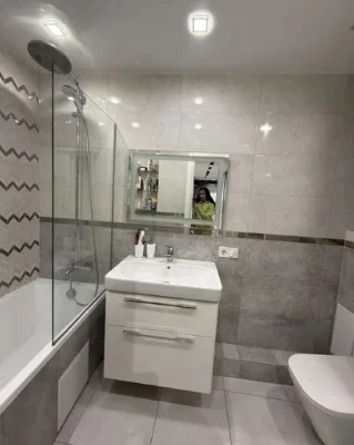 Продам трикімнатну квартиру з дизайнерським ремонтом на ближ