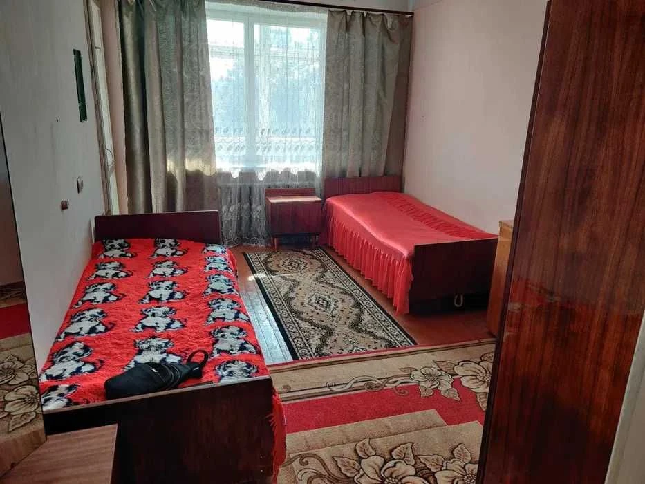Продаж трикімнатної чешки вул. Скальда (р-н 6 школи)