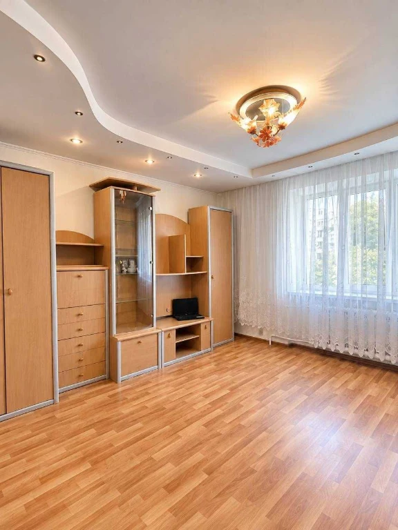 Продаж 2-кімнатної квартири на вул. Руській — поруч із ТРЦ «