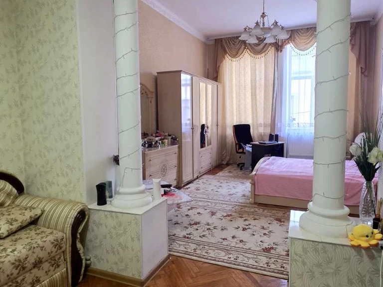Квартира. Чернівці, Марії Заньковецької вул.