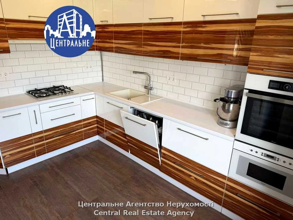 Будинок. Чернівці, Учительська вул.