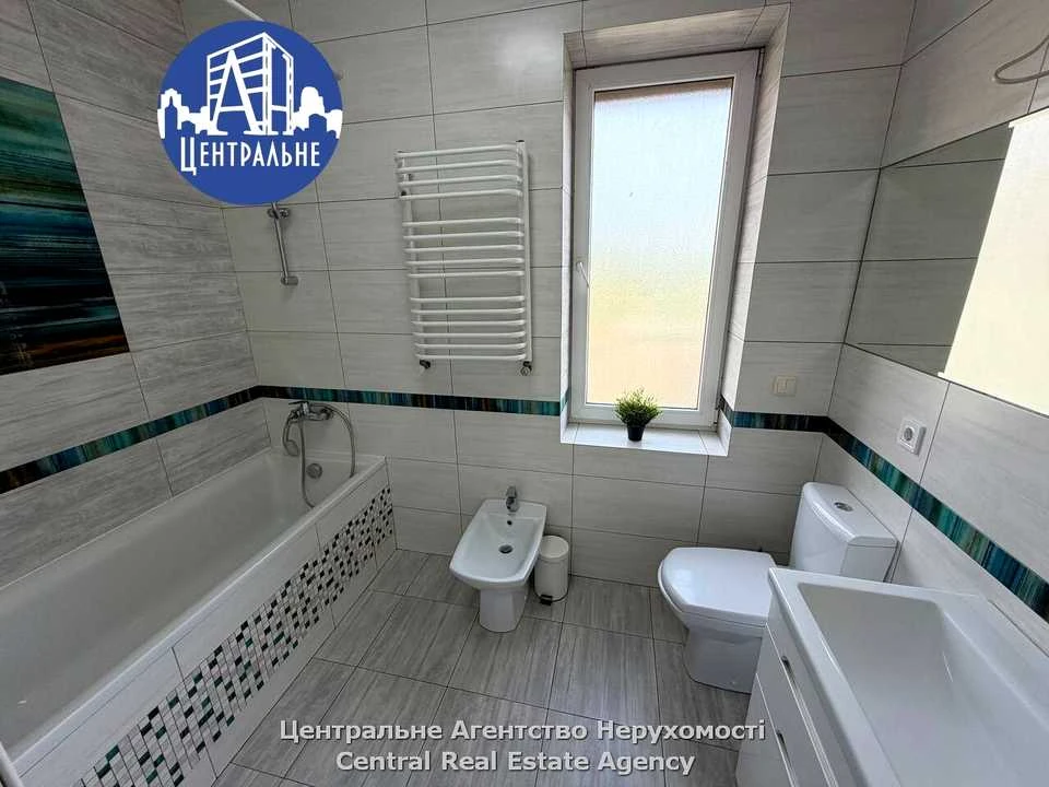 Будинок. Чернівці, Учительська вул.