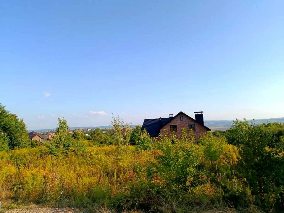 Ділянка. Чернівці, Краєвидна вул.
