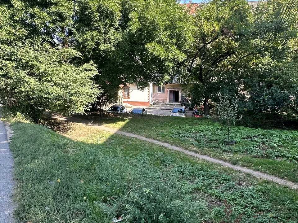 Ділянка. Чернівці, Рози Ауслендер вул.