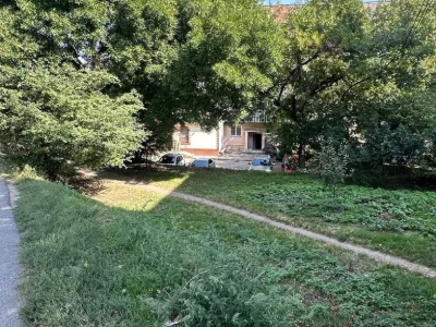 Ділянка. Чернівці, Рози Ауслендер вул.
