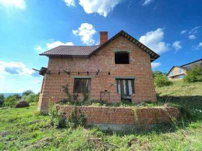 Незавершений будинок у Великому Кучурові