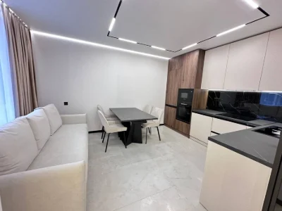 Продаж 2 км квартири в сучасному ЖК поруч з озером