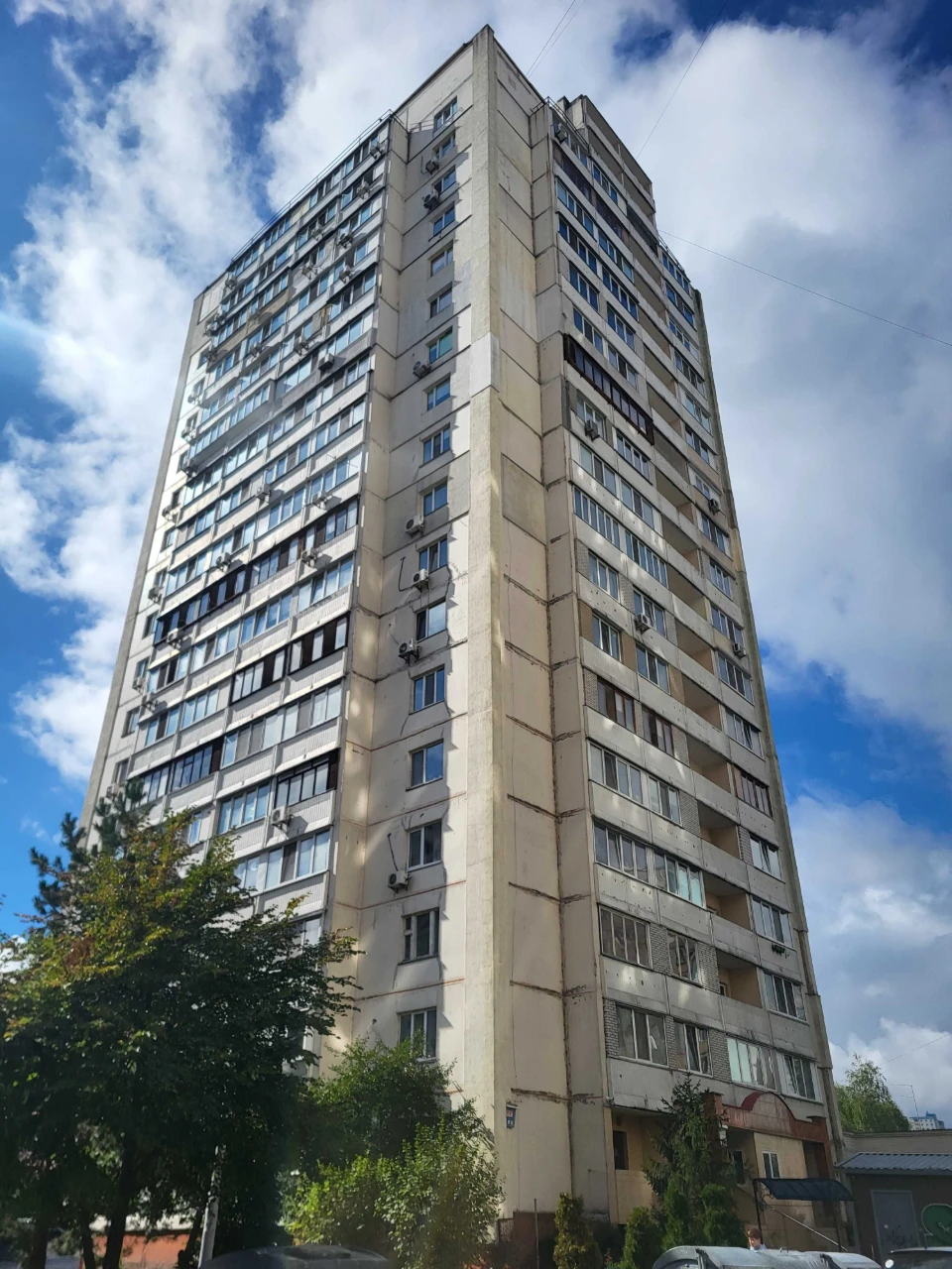 Продаж великої 1-но кімнатной квартири 42 м2 Соломії Крушель
