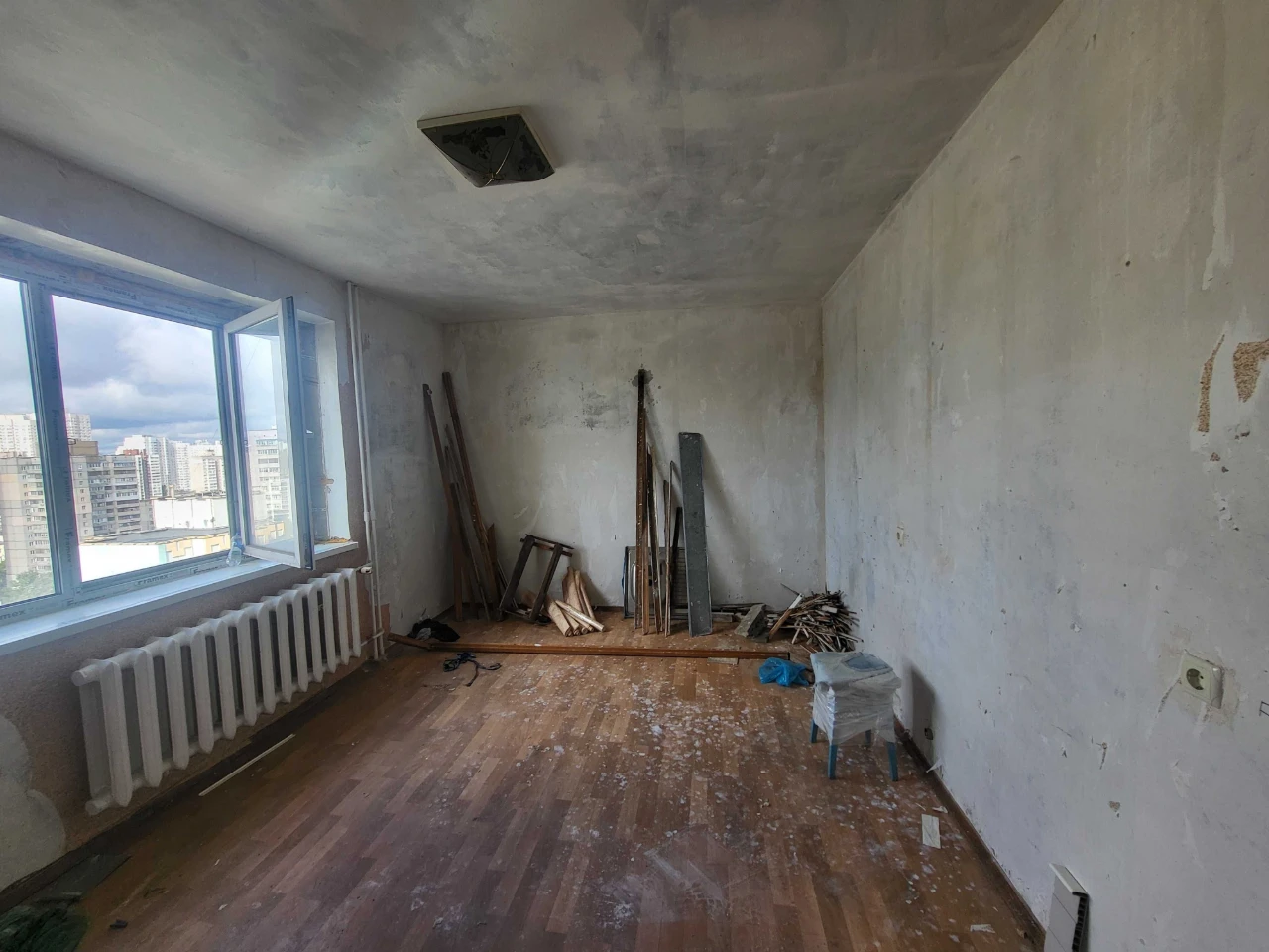 Продаж великої 1-но кімнатной квартири 42 м2 Соломії Крушель