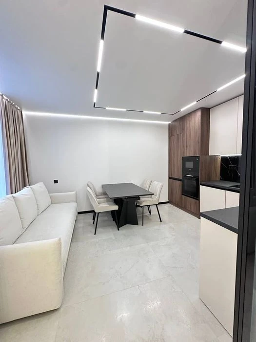 Продаж 2 км квартири в сучасному ЖК поруч з озером