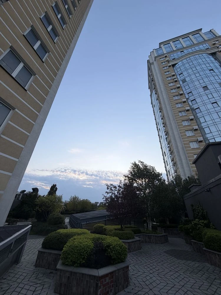 Продаж Квартири з ремонтом та технікою 1 кімнатна 52 квадрат