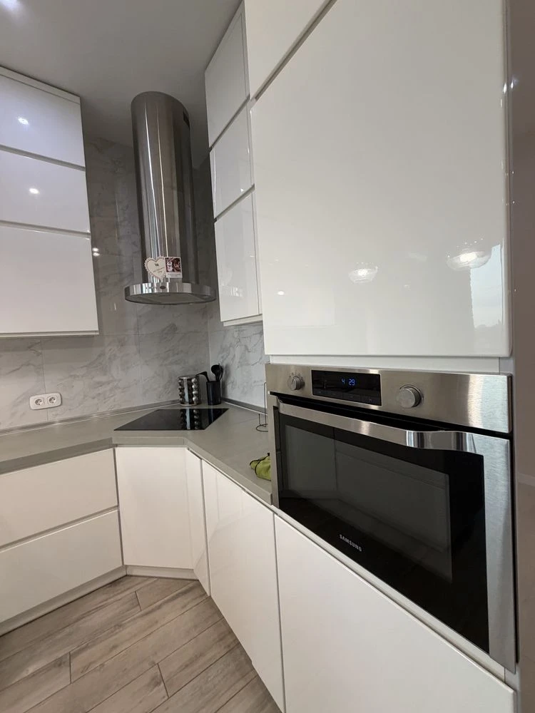 Продаж Квартири з ремонтом та технікою 1 кімнатна 52 квадрат