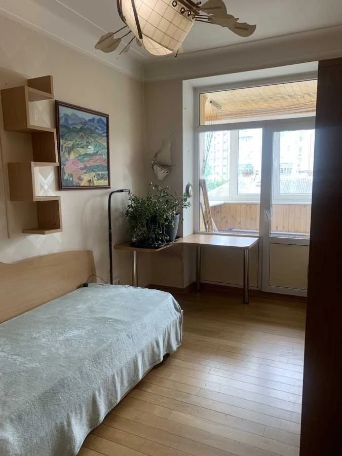 Sale of a 3-room apartment 73 m², Valery Lobanovskyi about