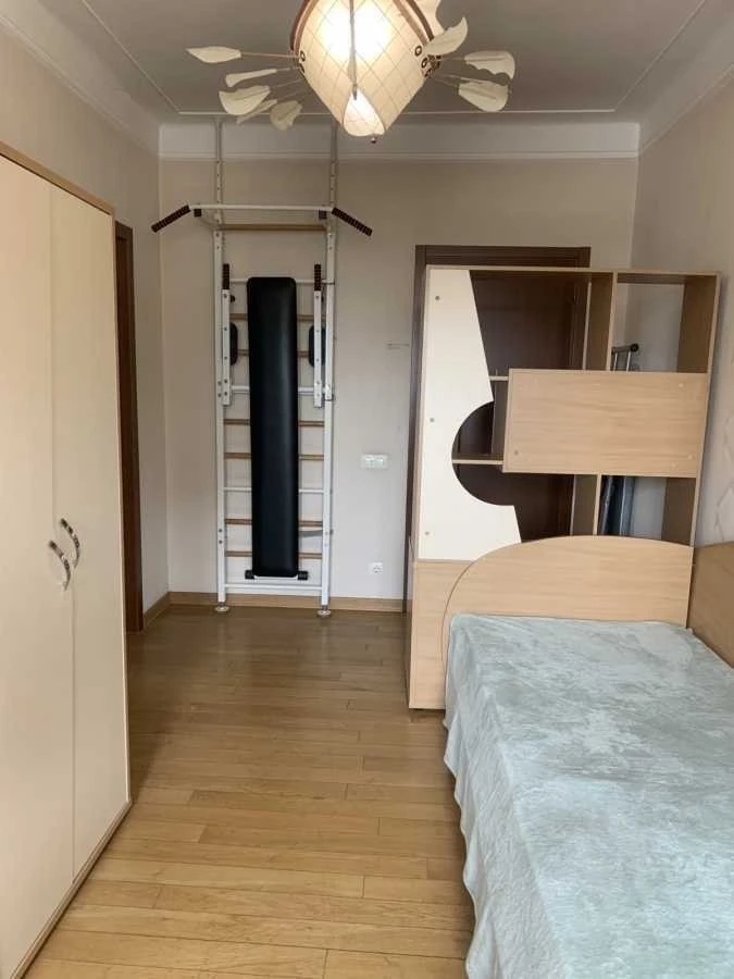 Sale of a 3-room apartment 73 m², Valery Lobanovskyi about