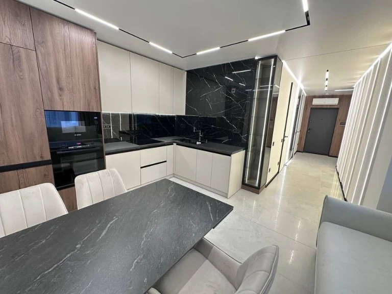Продаж 2 км квартири в сучасному ЖК поруч з озером
