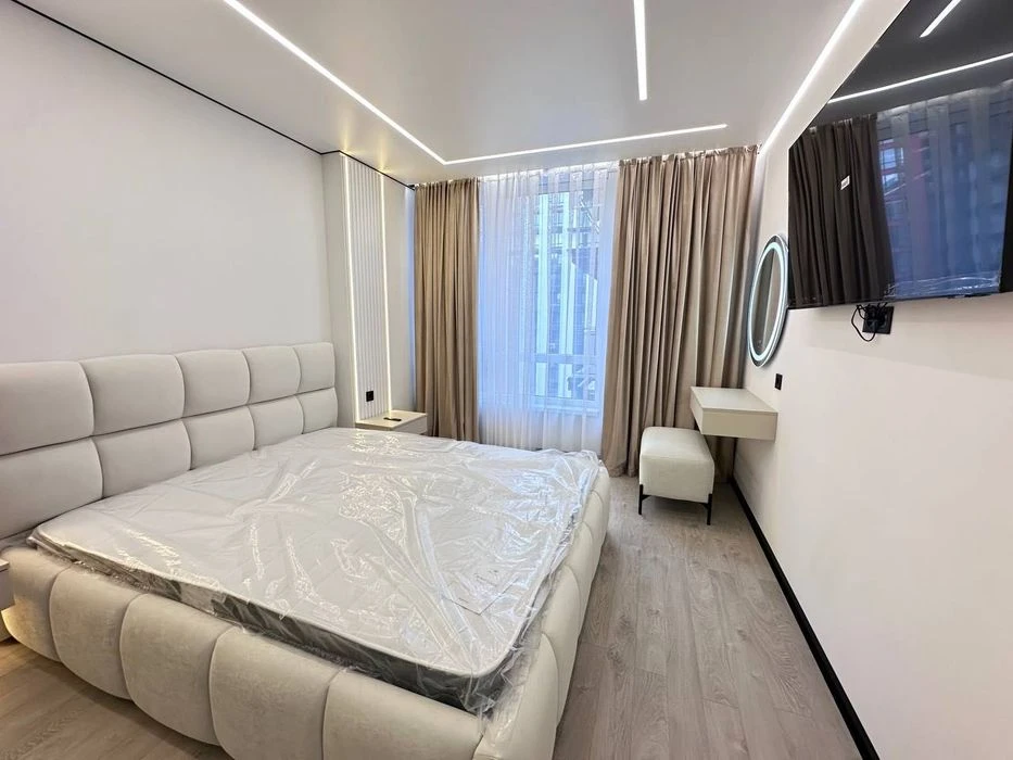 Продаж 2 км квартири в сучасному ЖК поруч з озером