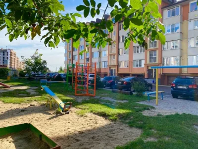 Продам квартиру в районі Чайки новобудова